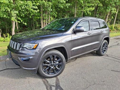 Granite Crystal Metallic Clearcoat 2020 Jeep Grand Cherokee Altitude