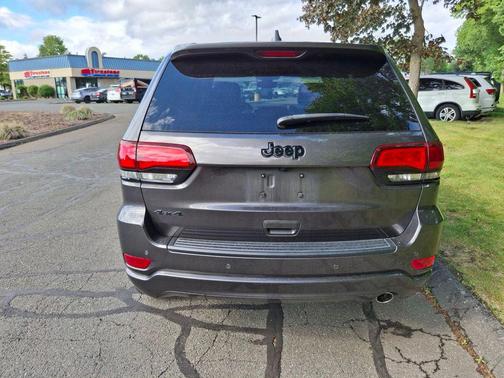 Granite Crystal Metallic Clearcoat 2020 Jeep Grand Cherokee Altitude