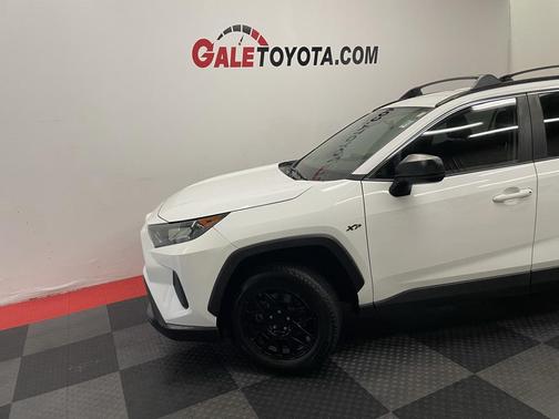 2020 Toyota RAV4 LE