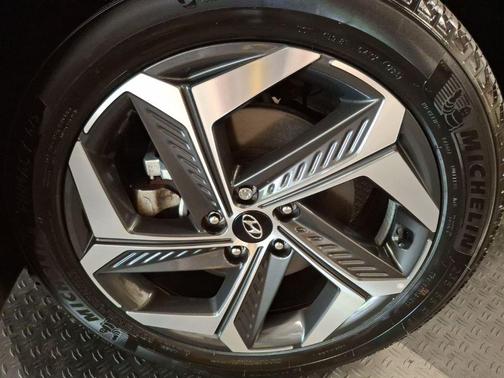 Shimmering Silver 2023 Hyundai TUCSON Limited
