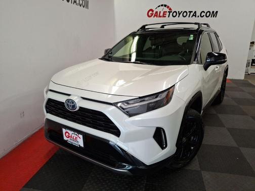 Blizzard Pearl/Midnight Black Metallic 2022 Toyota RAV4 Hybrid SE