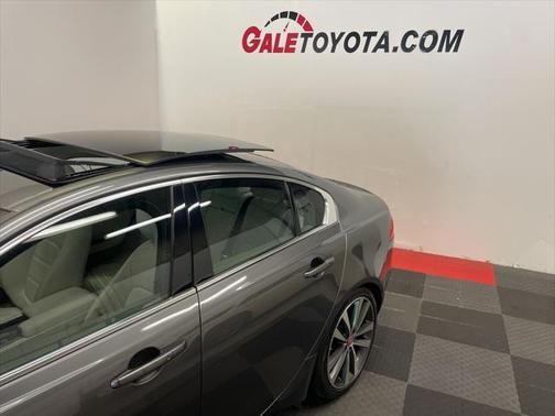 2017 Jaguar XE 35t Prestige