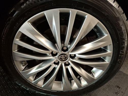 Moon Dust 2023 Toyota Highlander Platinum