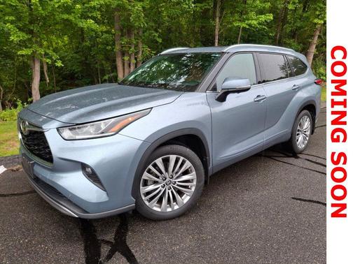 Moon Dust 2023 Toyota Highlander Platinum