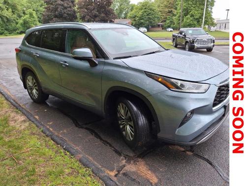 Moon Dust 2023 Toyota Highlander Platinum