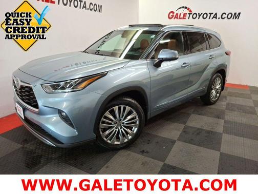Moon Dust 2023 Toyota Highlander Platinum