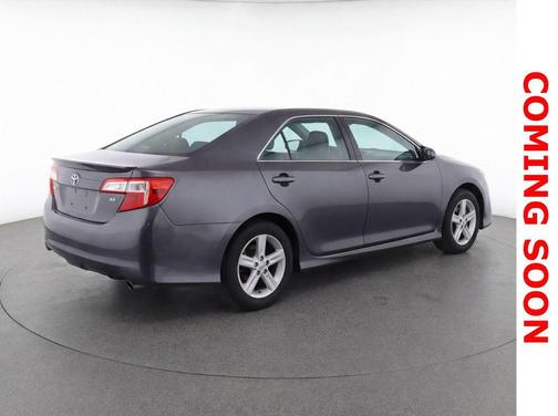 Magnetic Gray Metallic 2014 Toyota Camry SE