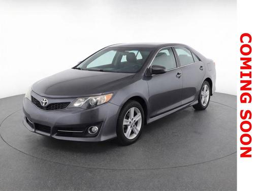Magnetic Gray Metallic 2014 Toyota Camry SE
