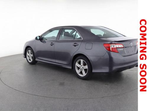 Magnetic Gray Metallic 2014 Toyota Camry SE