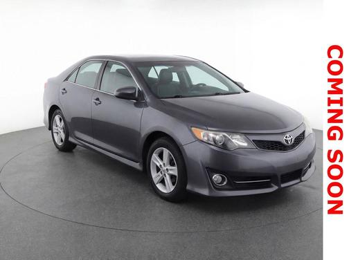 Magnetic Gray Metallic 2014 Toyota Camry SE