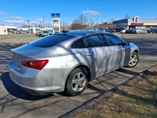 Silver Ice Metallic 2022 Chevrolet Malibu 1LS
