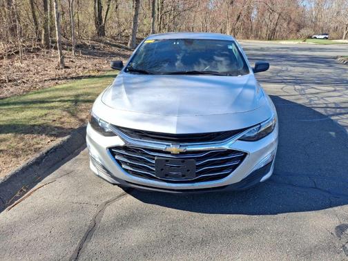 Silver Ice Metallic 2022 Chevrolet Malibu 1LS