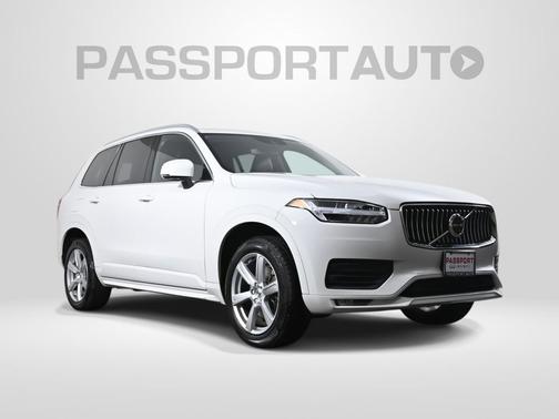 2022 Volvo XC90 T5 Momentum