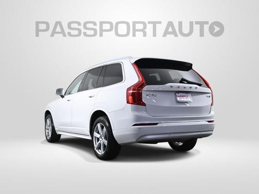 2022 Volvo XC90 T5 Momentum