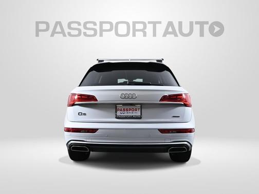 Glacier White Metallic 2024 Audi Q5 45 S line Premium Plus