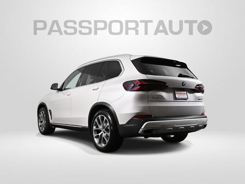 Mineral White Metallic 2024 BMW X5 xDrive40i
