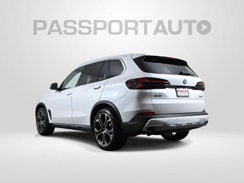 Mineral White Metallic 2024 BMW X5 xDrive40i
