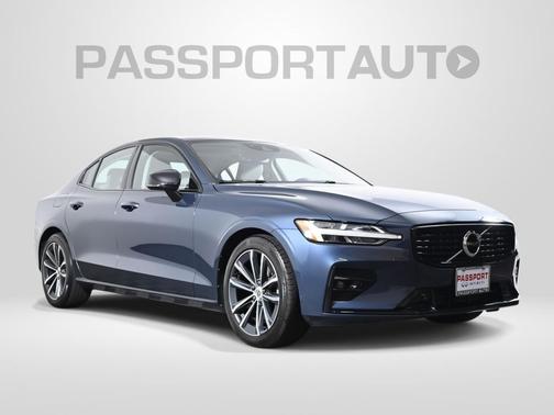 Denim Blue Metallic 2021 Volvo S60 T5 Momentum