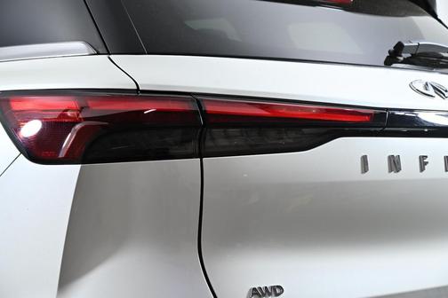 Majestic White/Black Obsidian 2023 INFINITI QX60 AUTOGRAPH