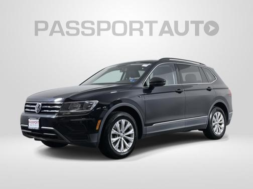 Deep Black Pearl Metallic 2018 Volkswagen Tiguan 2.0T SE