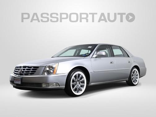 Light Platinum 2008 Cadillac DTS Base