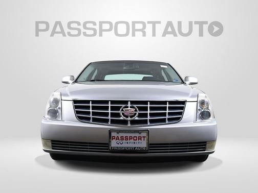 Light Platinum 2008 Cadillac DTS Base