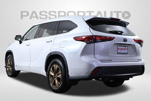 2022 Toyota Highlander Hybrid XLE