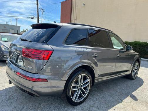 Gray 2018 Audi Q7 3.0T Prestige