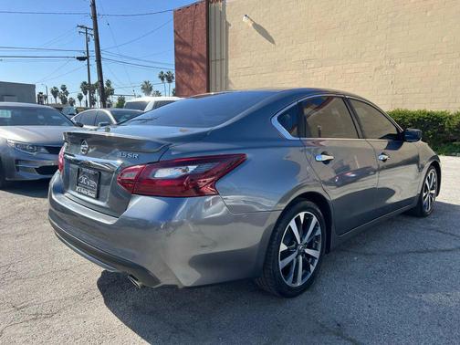 Gun Metallic 2017 Nissan Altima 3.5 SR