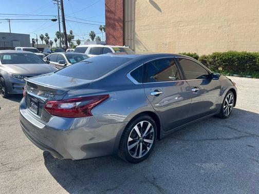 Gun Metallic 2017 Nissan Altima 3.5 SR