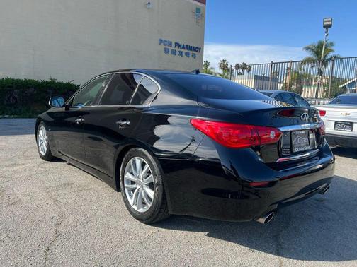 2015 INFINITI Q50 Premium