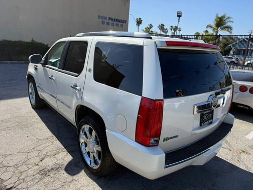 White Diamond Tricoat 2013 Cadillac Escalade Hybrid Base