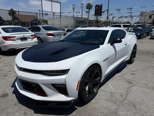 Summit White 2018 Chevrolet Camaro 1SS