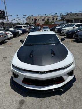 Summit White 2018 Chevrolet Camaro 1SS
