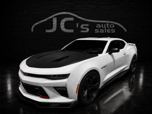 Summit White 2018 Chevrolet Camaro 1SS