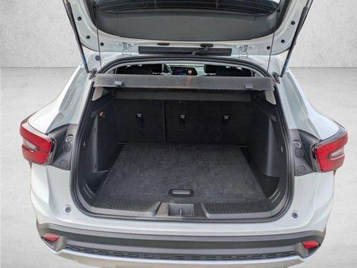 Summit White 2025 Chevrolet Trax LT