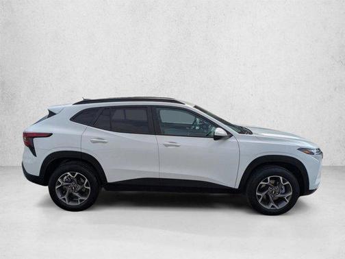 Summit White 2025 Chevrolet Trax LT