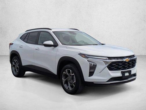 Summit White 2025 Chevrolet Trax LT