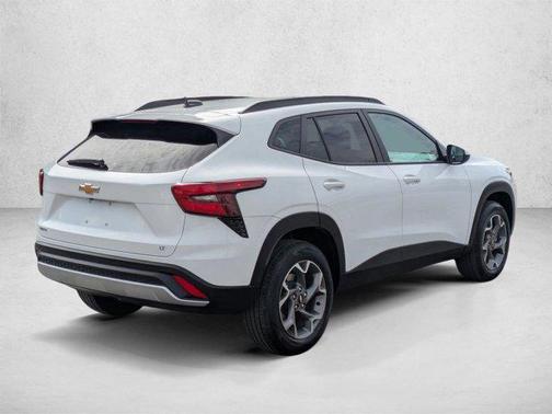 Summit White 2025 Chevrolet Trax LT