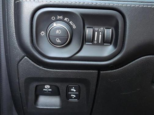 Delmonico Red Pearlcoat 2023 RAM 1500 Limited