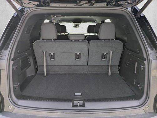 Mosaic Black Metallic 2026 Chevrolet Traverse LT