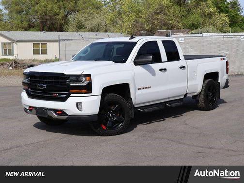 Summit White 2017 Chevrolet Silverado 1500 2LT