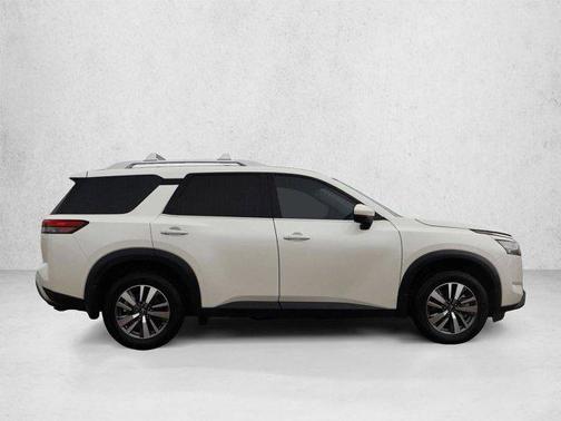 Pearl White Tricoat 2024 Nissan Pathfinder SL 4WD