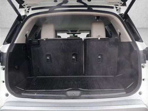 Pearl White Tricoat 2024 Nissan Pathfinder SL 4WD