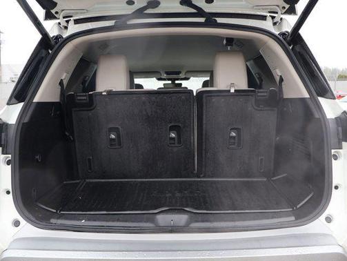 Pearl White Tricoat 2024 Nissan Pathfinder SL 4WD