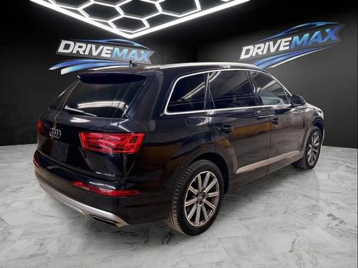 Black 2019 Audi Q7 55 Premium