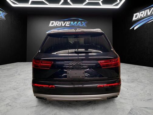 Black 2019 Audi Q7 55 Premium