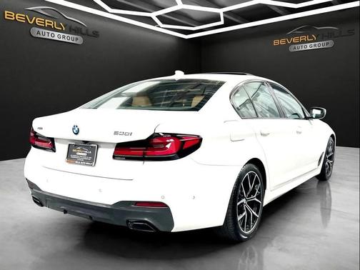 Alpine White 2022 BMW 530 i xDrive