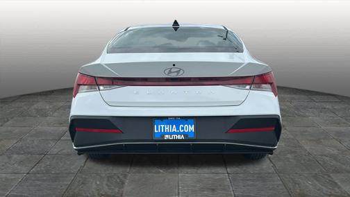 2025 Hyundai ELANTRA SE