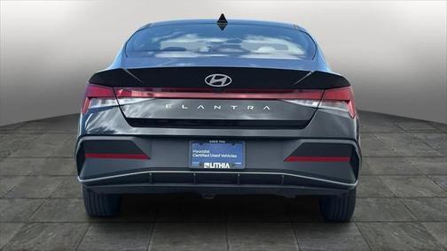 2024 Hyundai ELANTRA SE